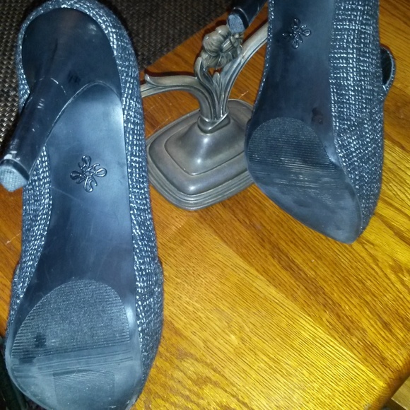 SIMPLY VERA WANG TASSEL HEELS SZ 7.5 - Picture 5 of 7